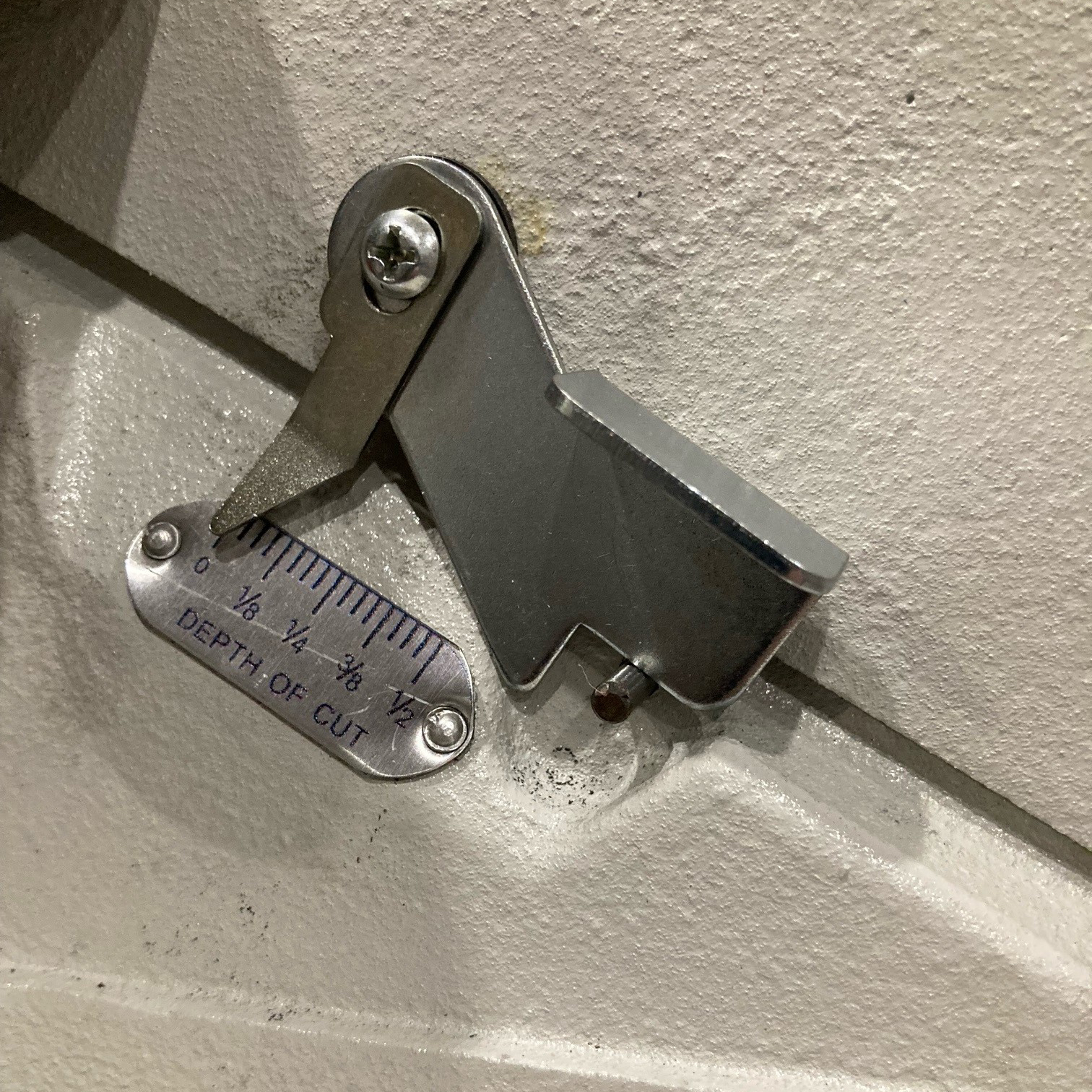 (12) DM106FL DÉGAUCHISSEUSE DE LUXE 6 PO / 1 HP – Image 12